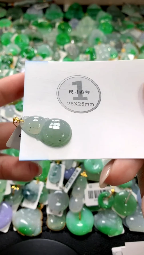 翡翠18K金镶嵌颈饰1111111111111111