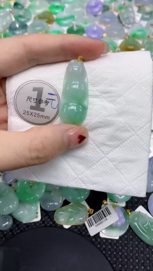 翡翠18K金镶嵌颈饰11111111