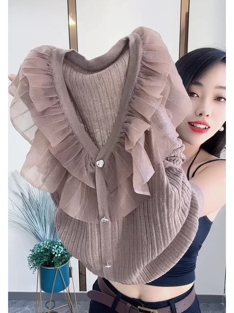 设计感温柔复古纯色V领荷叶边拼接针织衫女新款韩版纽扣长袖早秋