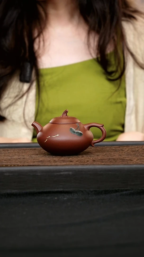 茶壶紫砂甜瓜荷韵壶 一物见春