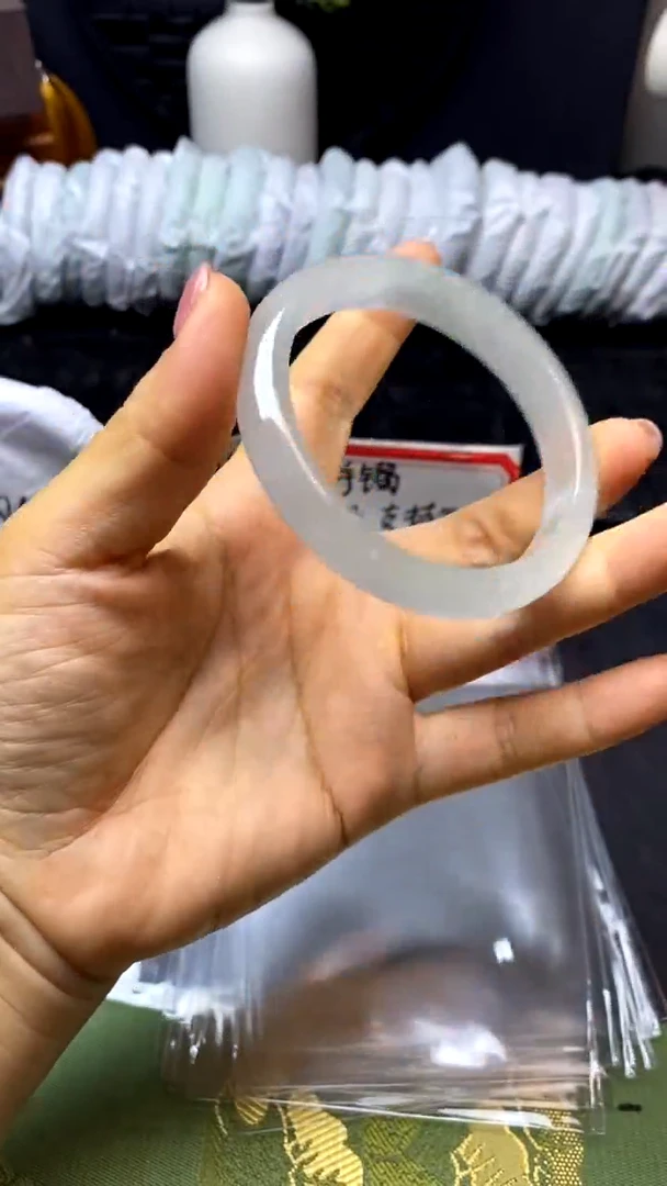 时尚女款缅料手镯134