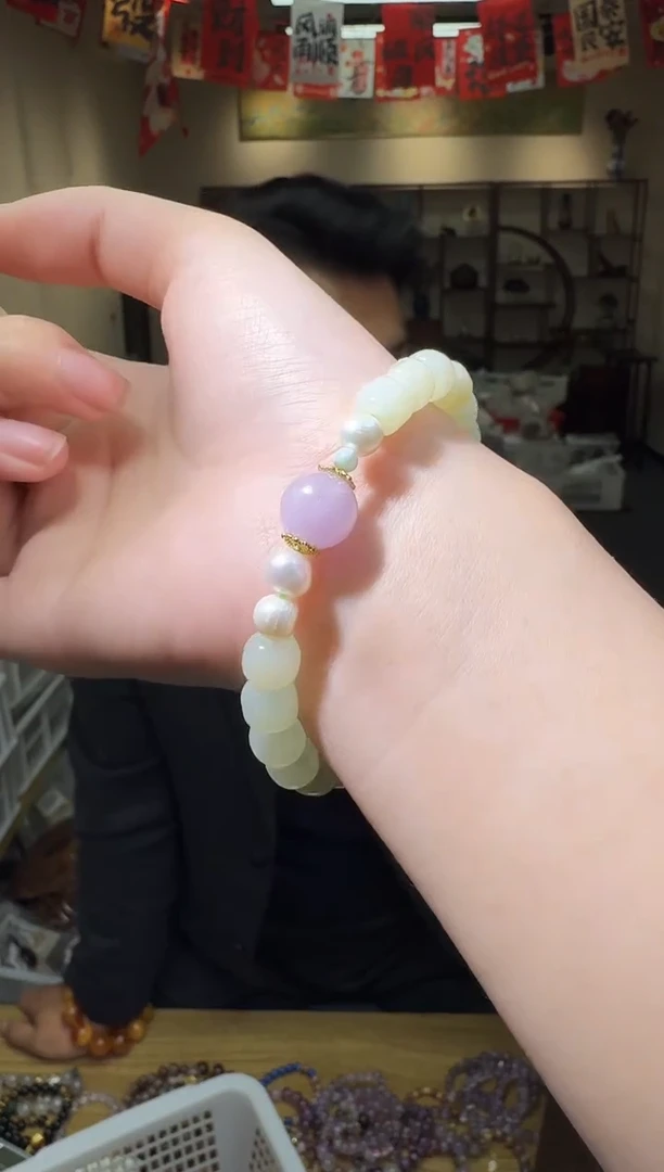 未镶嵌手链和田玉多样性发一件 525