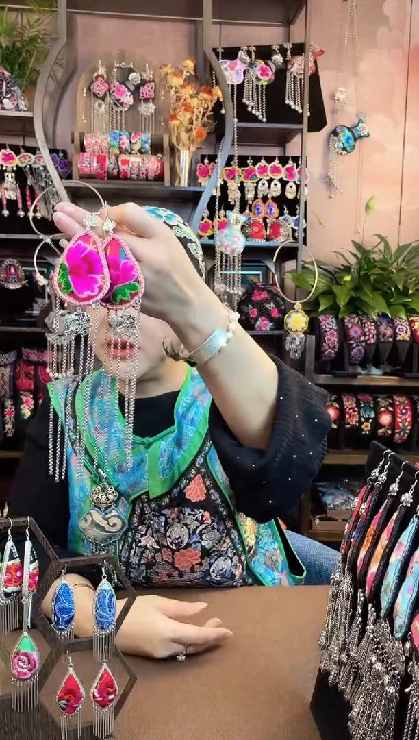 织绣民族风手工非遗老绣饰品134