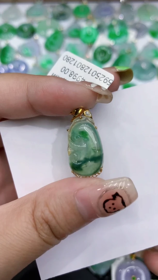 翡翠18K金镶嵌颈饰111111111111