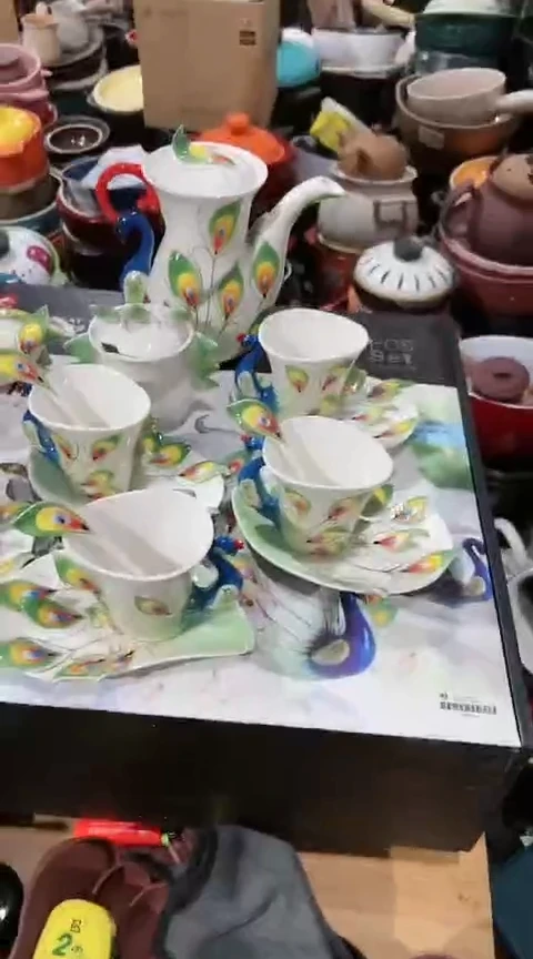 瑕疵孔雀杯碟一套