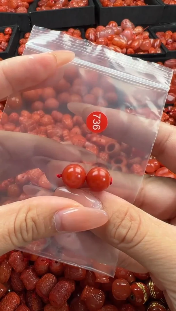 南红玛瑙未镶嵌颈饰1