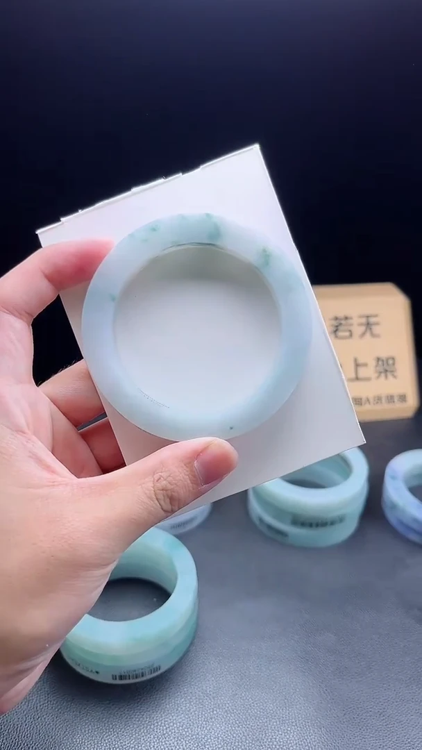 未镶嵌手镯定制翡翠小*巴定制