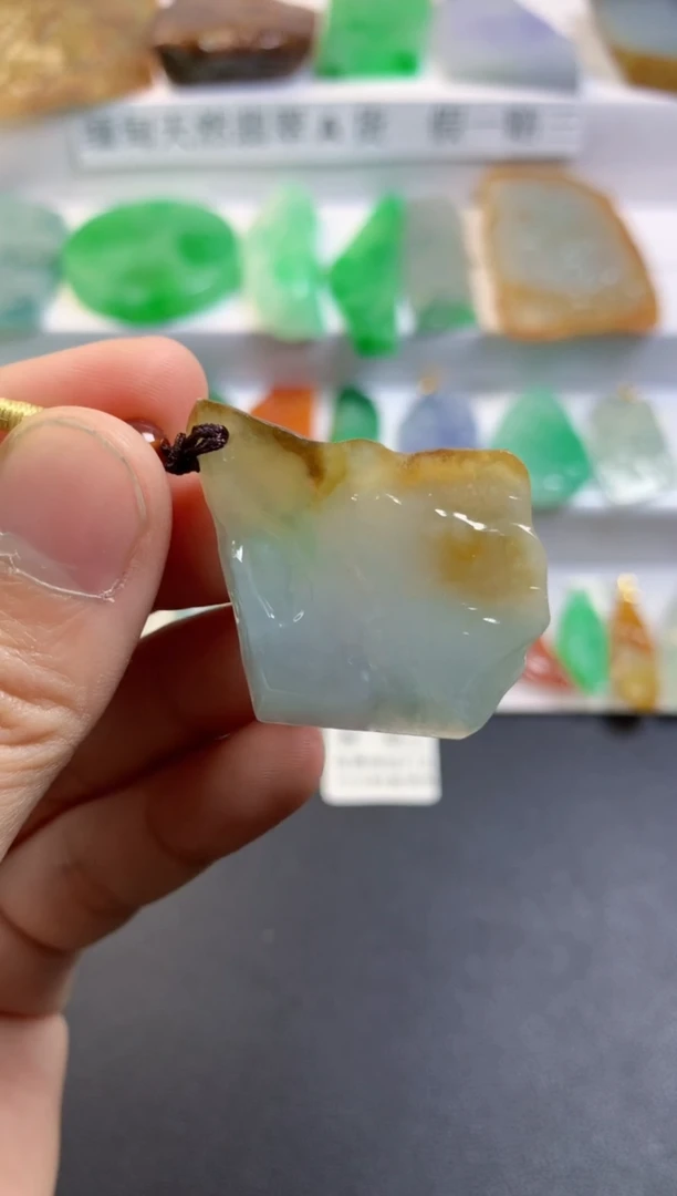 颈饰未镶嵌翡翠