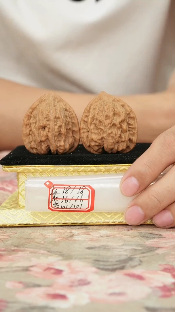 把件文玩核桃赤龙鸡心