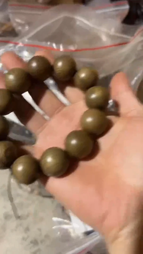 金丝楠广****》小叶桢楠随行摆件