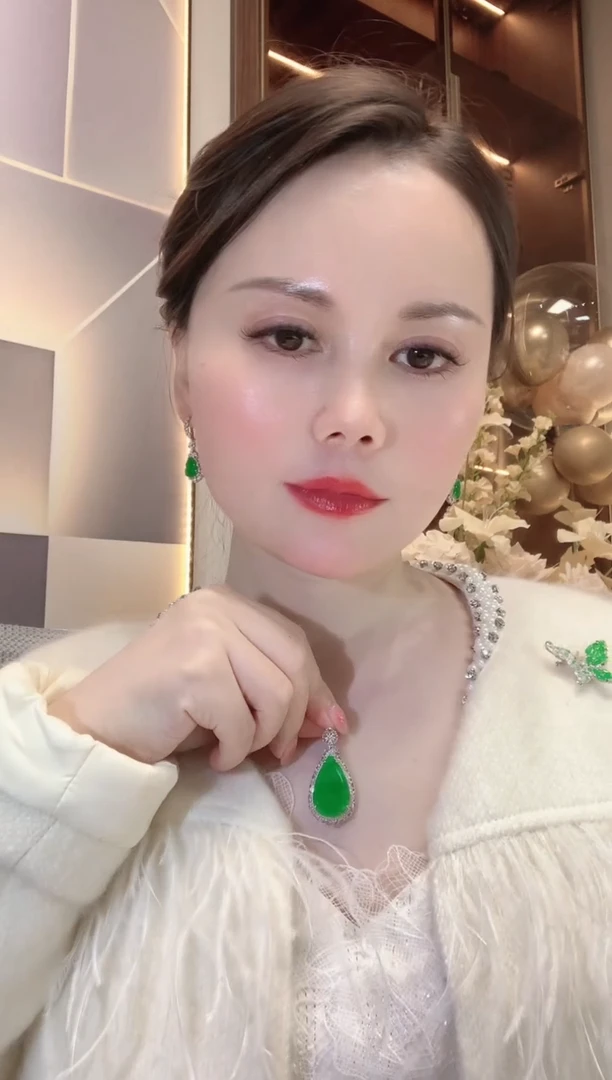 【闪购商品】翡翠吊坠(不含链)18K金镶嵌F110