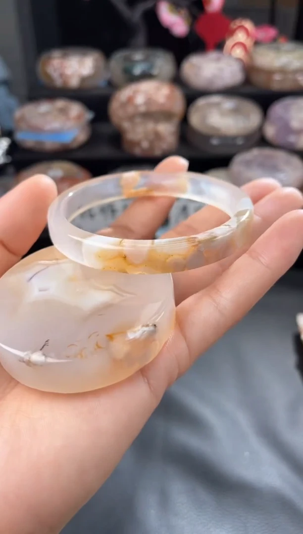 【闪购商品】石英质玉手镯未镶嵌61