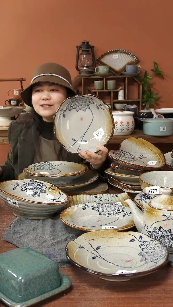 陶瓷A771 一只手绘蓝莲花花边异形碗22.5*5微瑕