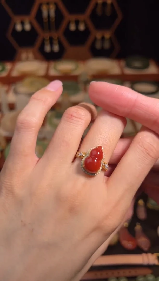 18K金镶嵌戒指南红玛瑙精品原矿
