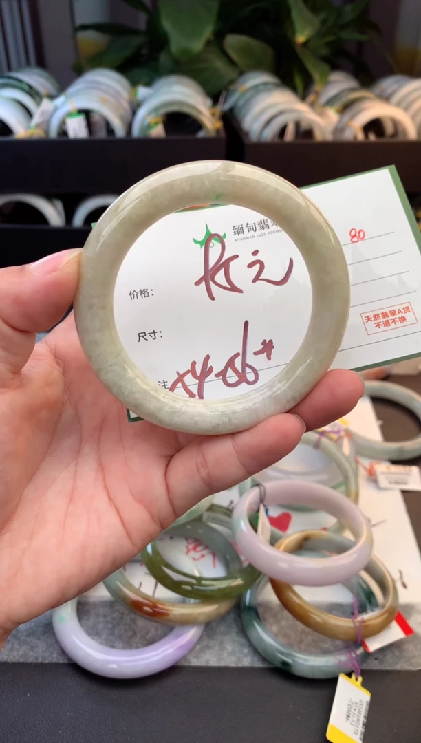 未镶嵌手镯翡翠毛货需精细抛光+多人