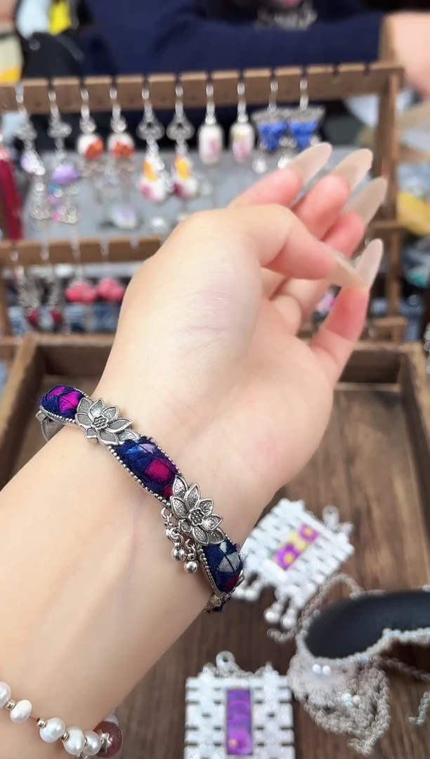 织绣民族风非遗老绣饰品848