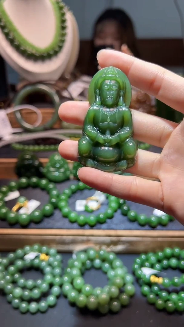 和田玉（碧玉）未镶嵌颈饰1