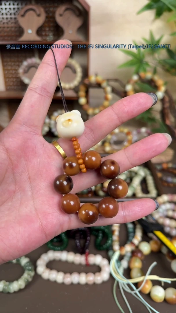 吊坠菩提根/象牙果虎皮熊头手机链