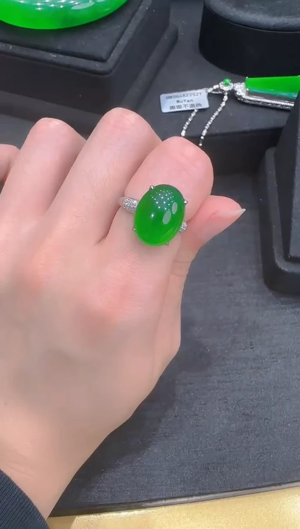 【闪购商品】翡翠戒指18K金镶嵌天然翡翠A货