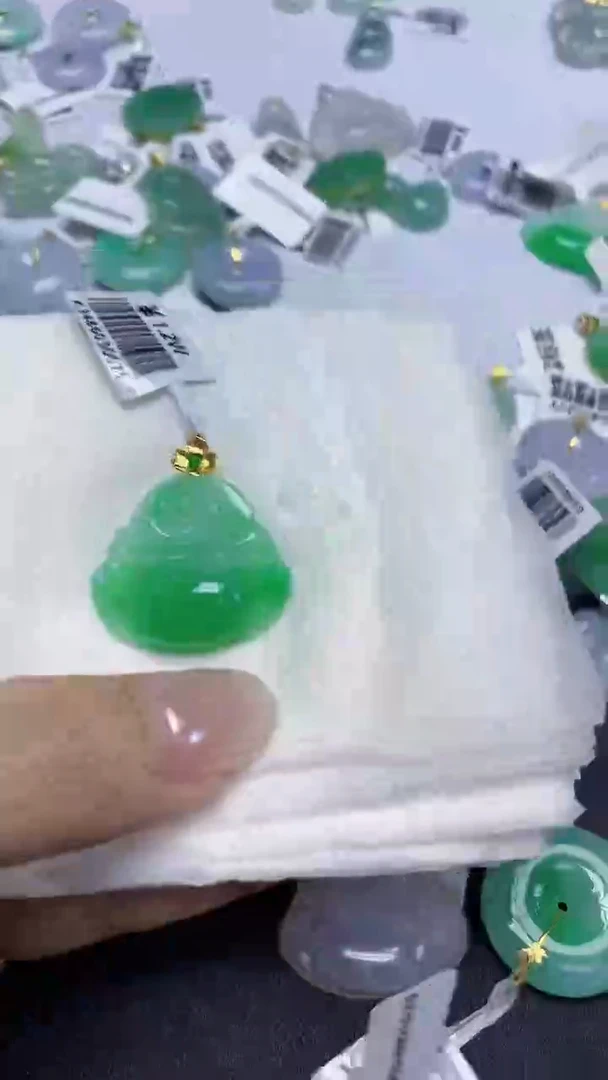 翡翠18K金镶嵌颈饰天然缅甸翡翠A货