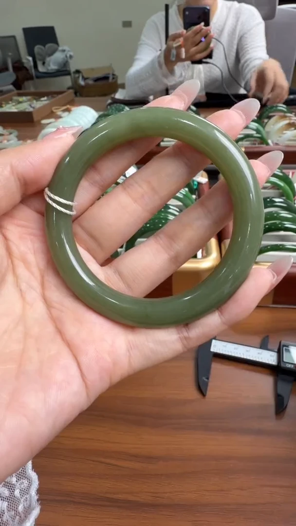 颈饰未镶嵌和田玉手镯57+