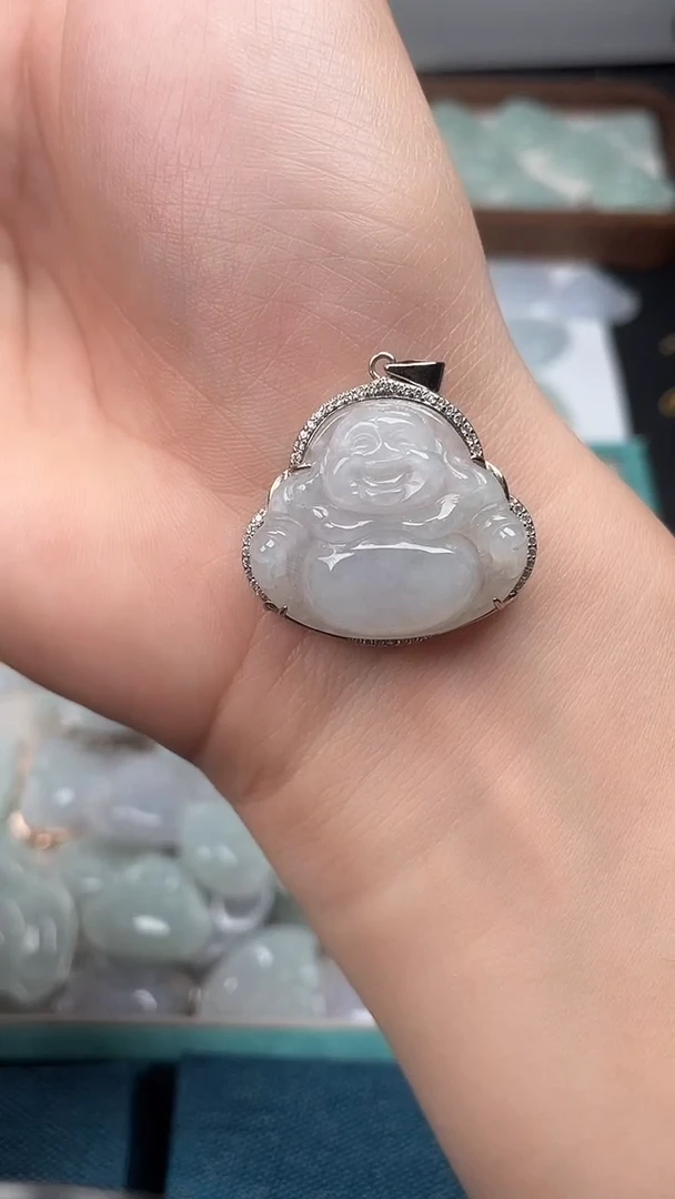 翡翠未镶嵌颈饰佛公