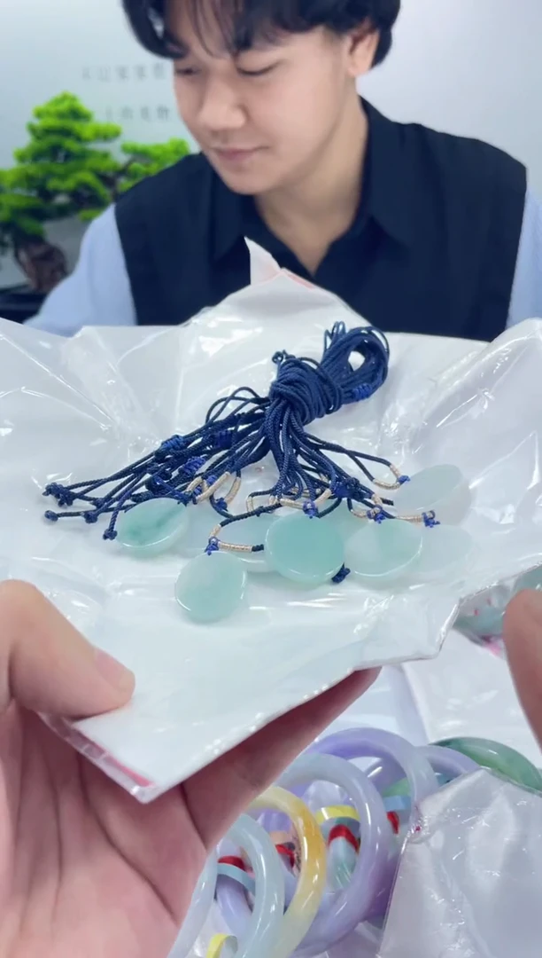 颈饰未镶嵌翡翠岭南有镯甄选/392776/多样性发一件