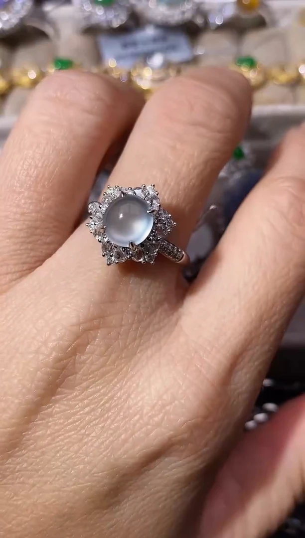 18K金镶嵌戒指翡翠戒指