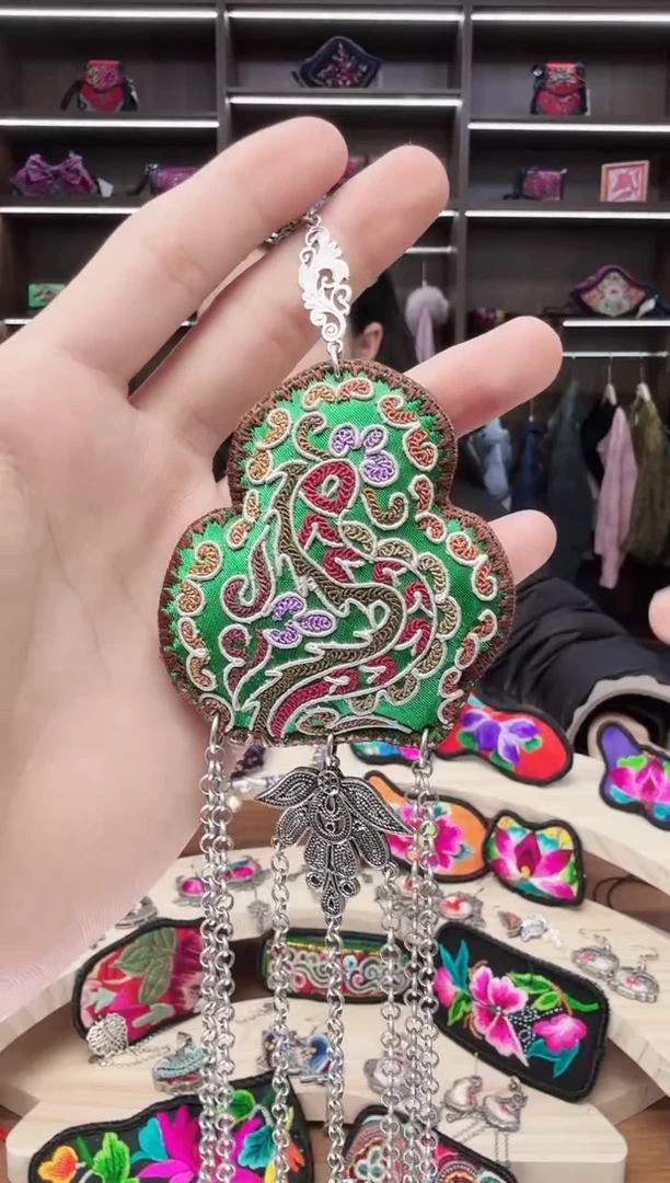 织绣7蒙阿苏苗绣传承店