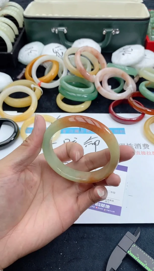 【闪购商品】石英质玉手镯未镶嵌57