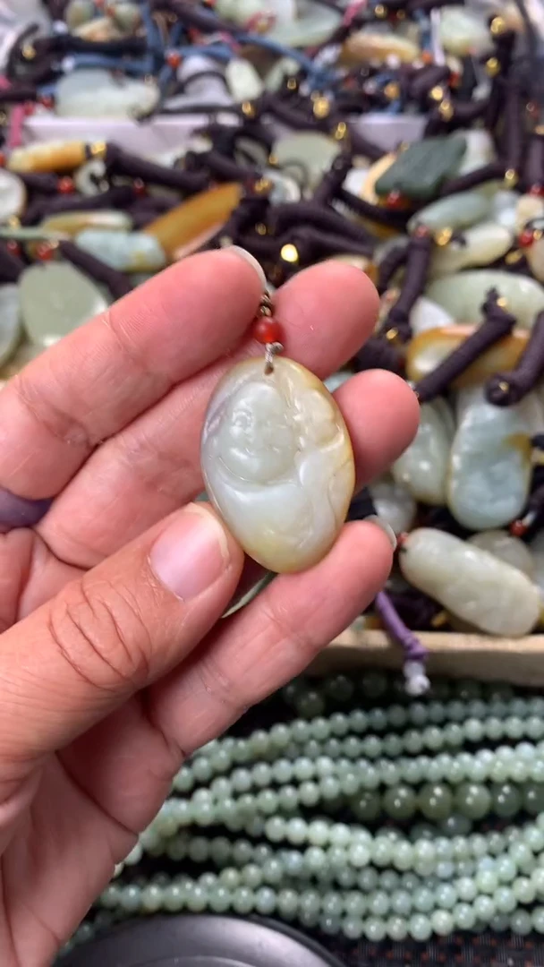 【闪购商品】和田玉颈饰未镶嵌多样性发货没有证书拍一发一有瑕