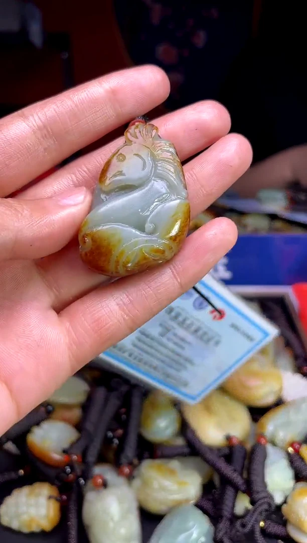 和田玉未镶嵌颈饰1