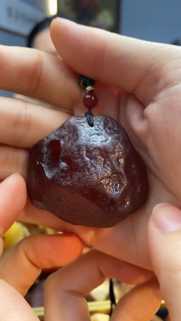 未镶嵌颈饰琥珀吊坠