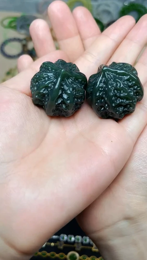 和田玉未镶嵌把件核桃一对06