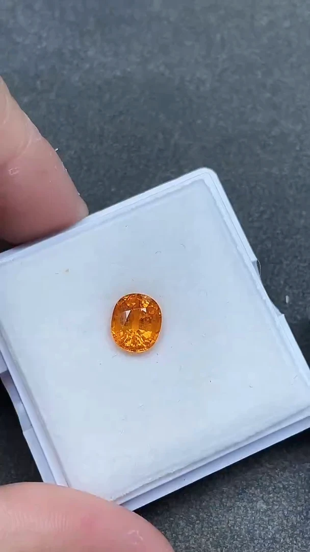 未镶嵌裸石石榴石（芬达石）2.95ct