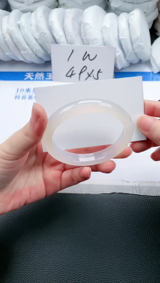【闪购商品】石英质玉手镯未镶嵌K71