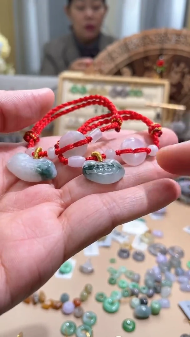 【闪购商品】翡翠颈饰未镶嵌手绳多样性发货发其中1件
