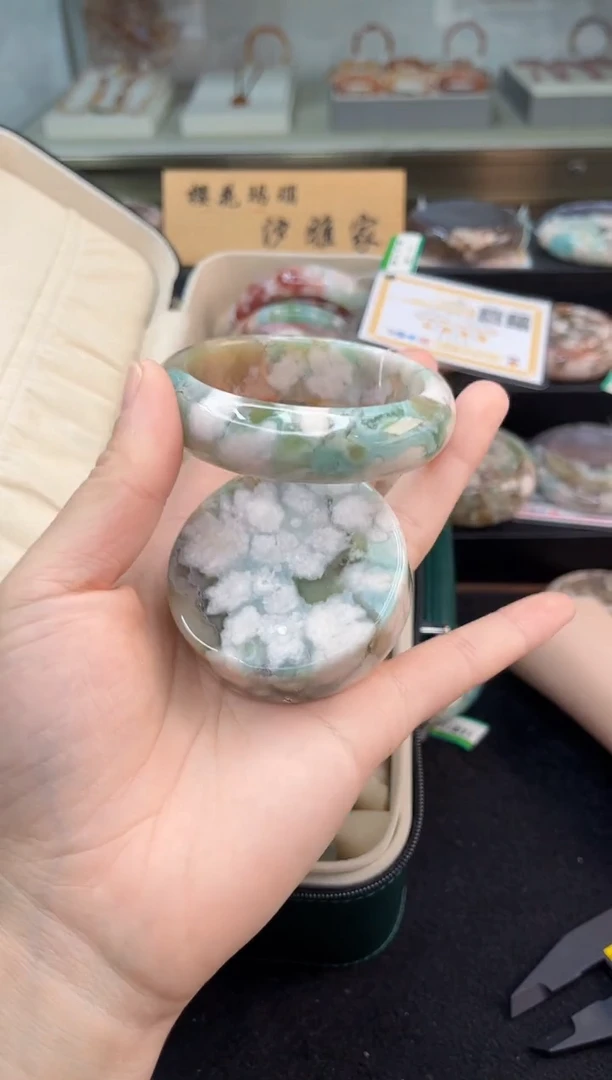 未镶嵌手镯石英质玉57圈口（赠品镯心）2s6074