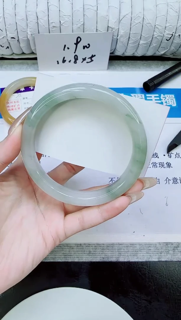 未镶嵌手镯石英质玉220/69