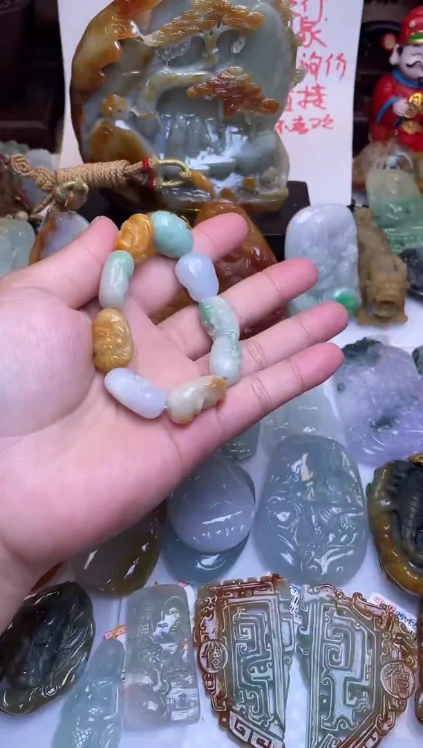 颈饰未镶嵌翡翠十八罗汉