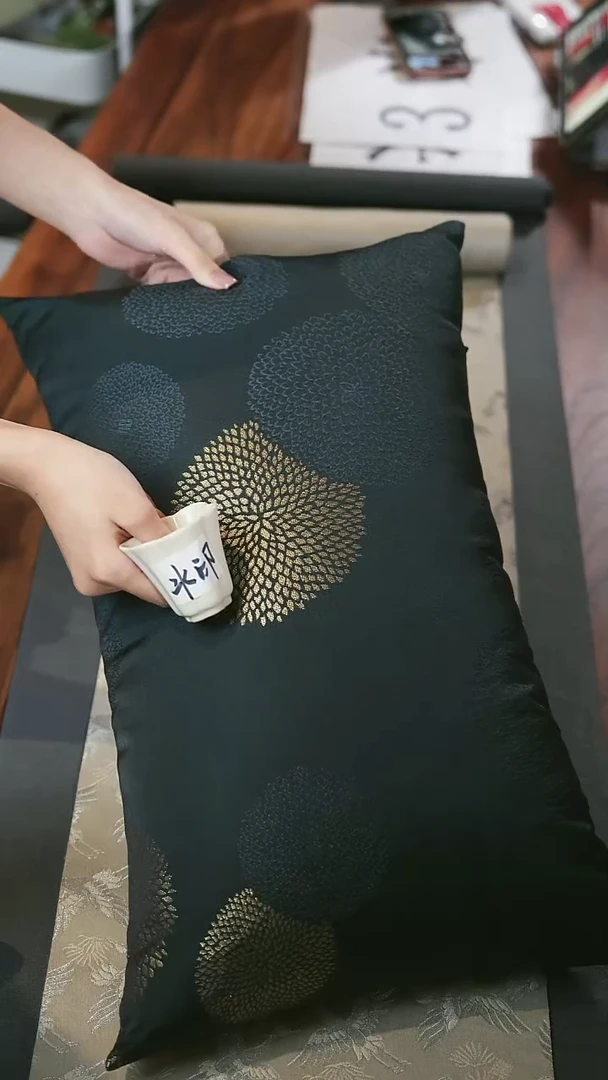 腰枕······················