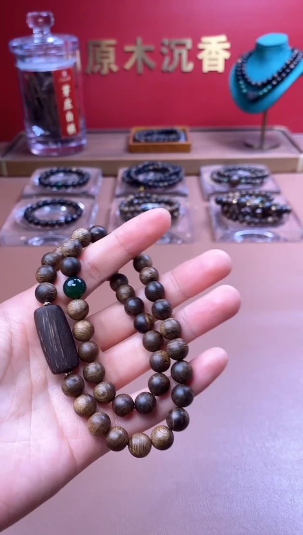 手串沉香沉水芽庄白棋08两圈+雷击顶珠沉香木雕