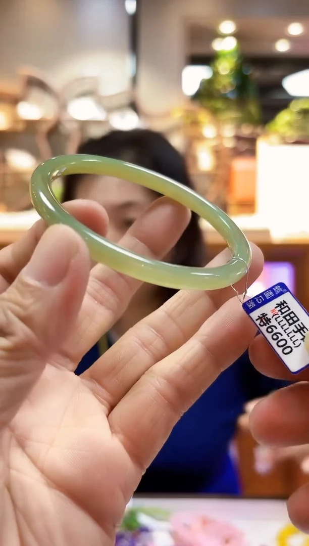 颈饰未镶嵌和田玉59.4手镯