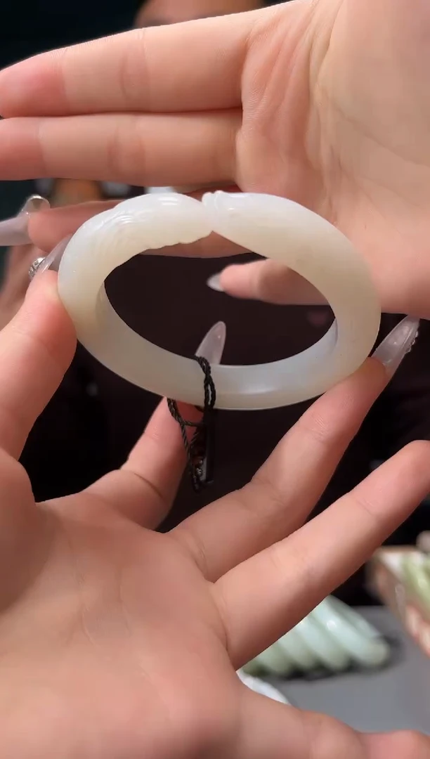 【闪购商品】和田玉颈饰未镶嵌圈口