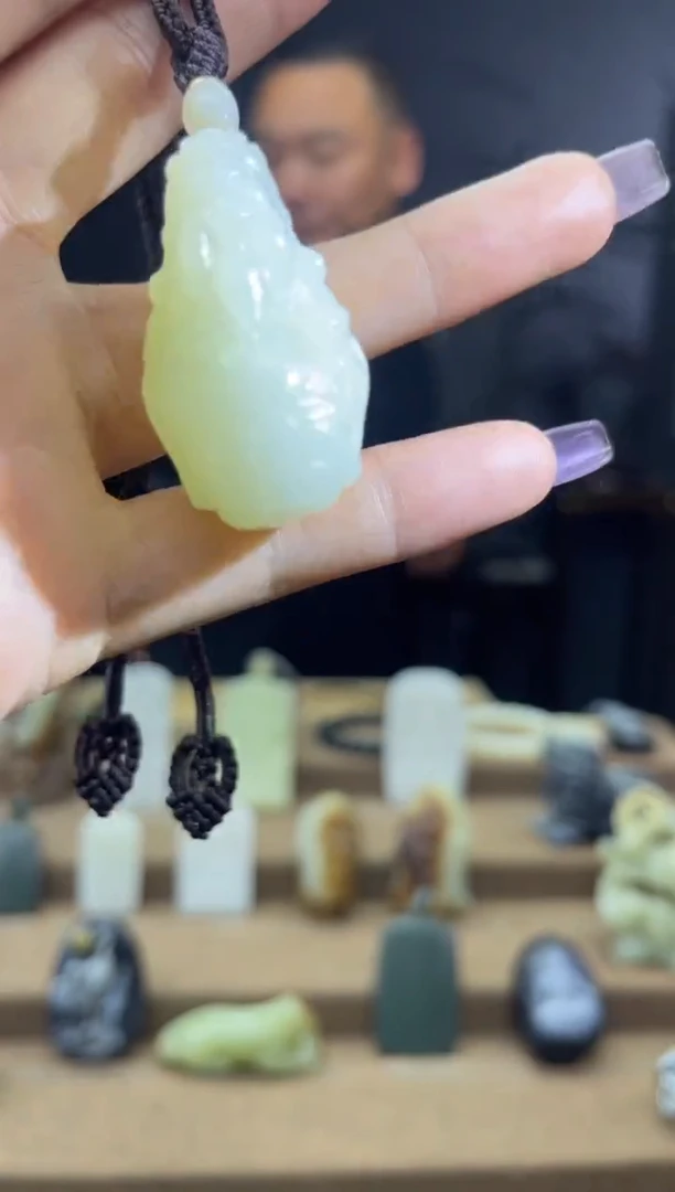 颈饰未镶嵌和田玉1