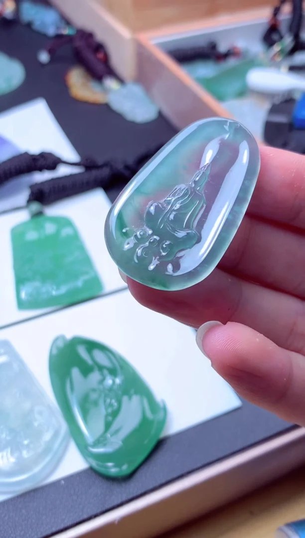 颈饰未镶嵌翡翠天然翡翠A货 天然翡翠A货 多样性发货 发其一