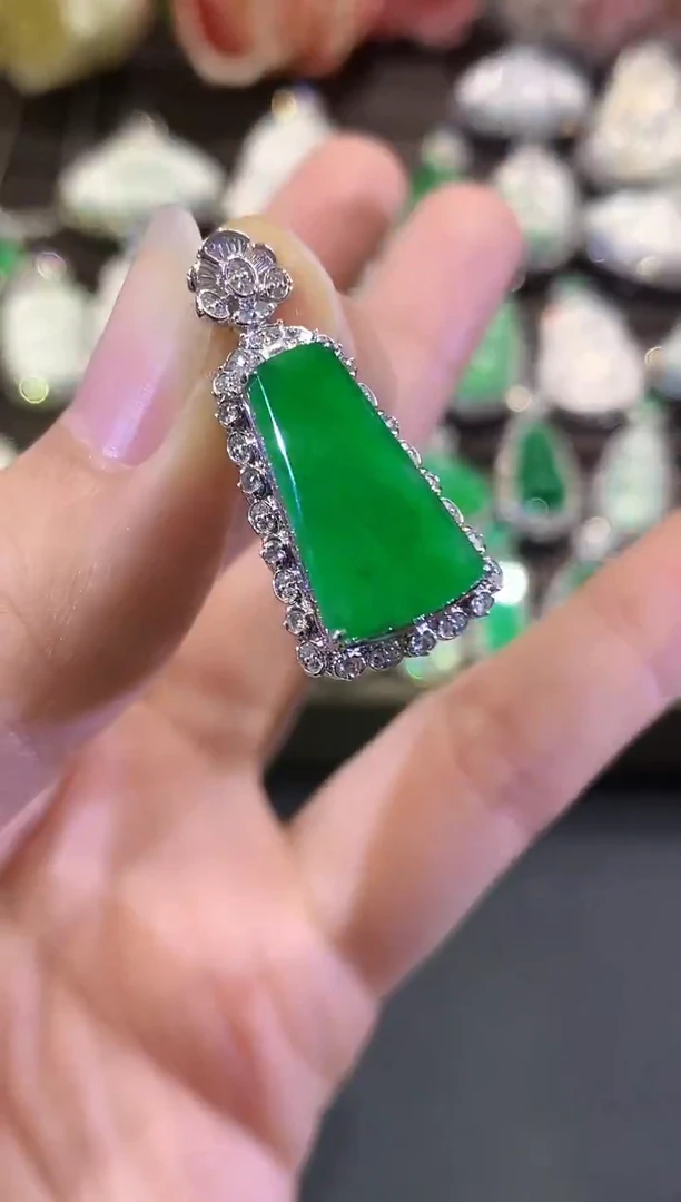 吊坠(不含链)18K金镶嵌翡翠B207