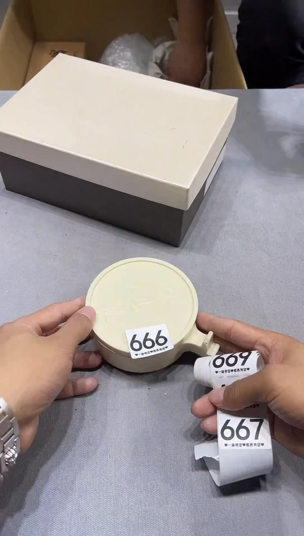瓷片七****心666.......