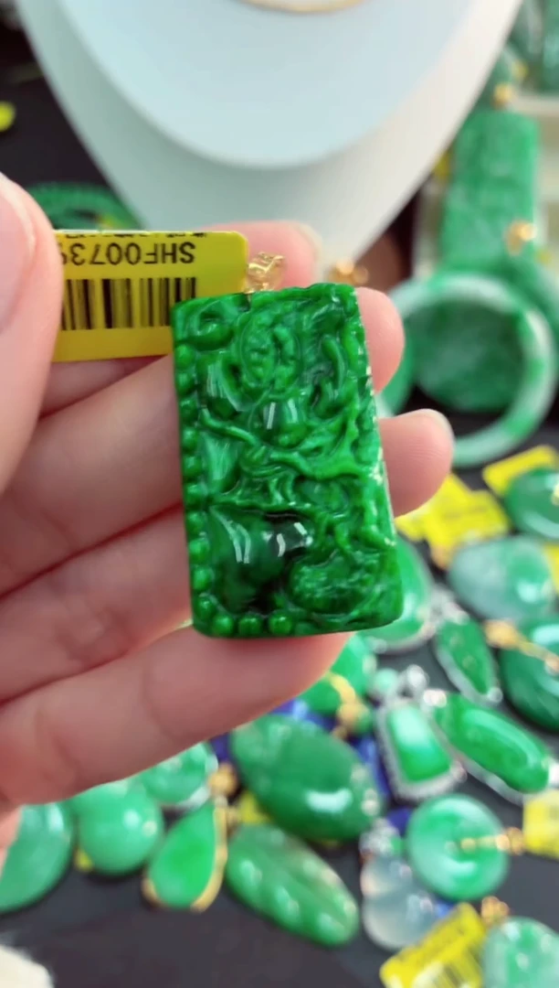 吊坠(不含链)18K金镶嵌翡翠天然缅甸翡翠A货