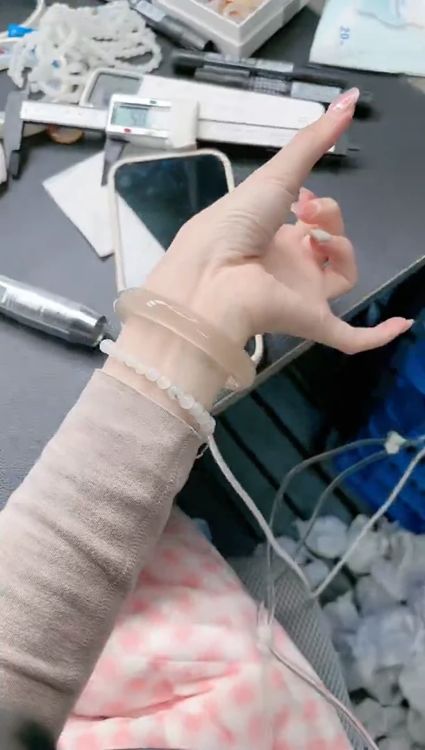 【闪购商品】石英质玉手镯未镶嵌 香槟金手镯-59